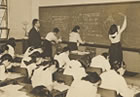 ����\�搶�̊􉽂̎��ƕ��i�i1940�N��j�B����搶�͐��@���Ƃ��ĐV�̐��̊�b��z����