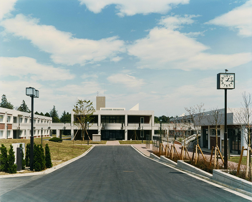 1986年 横浜校地短大校舎等竣工